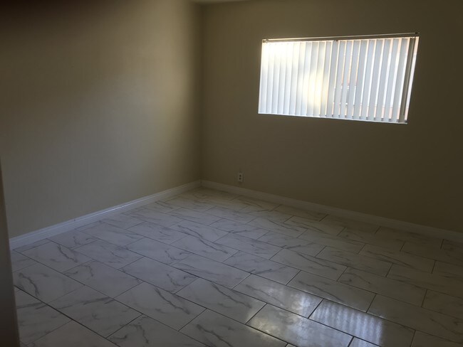 Disfrute de paseos entre las lujosas casas de Tamarack en Naperville. - 717 E Santa Fe Ave