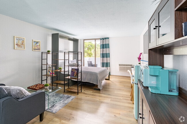 STUDIO, 1BA - 400SF - Kitchen - Chateau Mar Golf Resort Apartments