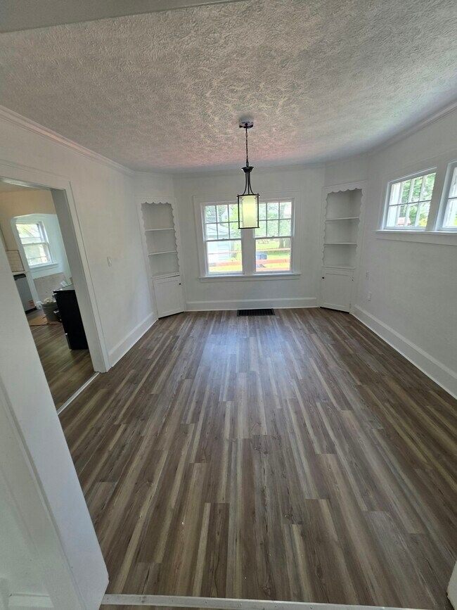 Foto del edificio - 3953 Elmwood Rd