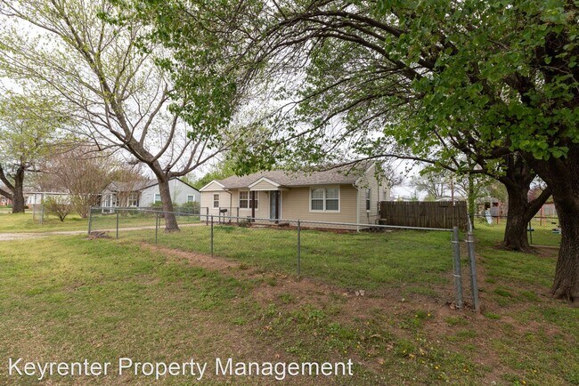 Foto del edificio - 3 br, 1 bath House - 607 E Beaver St