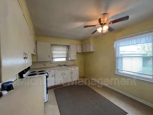 Foto del edificio - 35302 Ash St