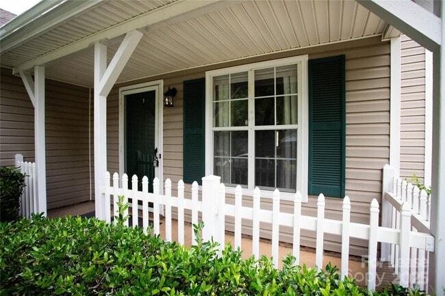 Foto del edificio - 322 Cottonwood Park Dr