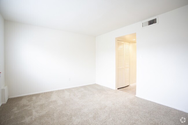 Castlewood- 2BR, 2BA - Belmont Hills Apartments