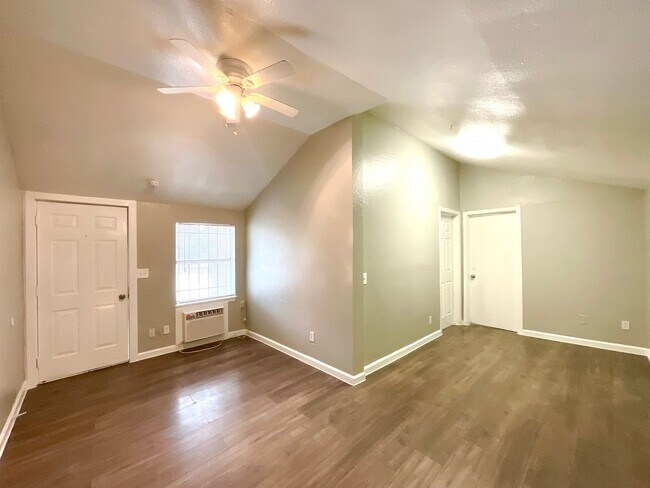 Building Photo - 602 Lovett Ave