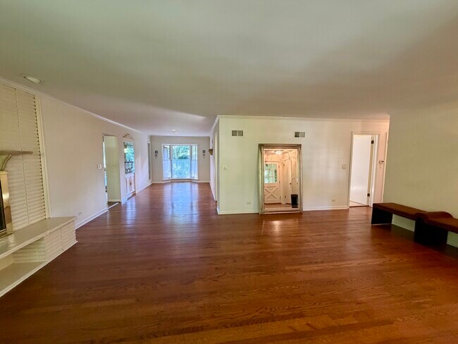 Building Photo - 1415 Burr Oak Dr