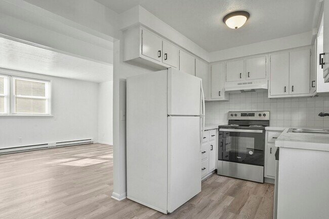 Foto del edificio - 3745 Woodford Ave NW