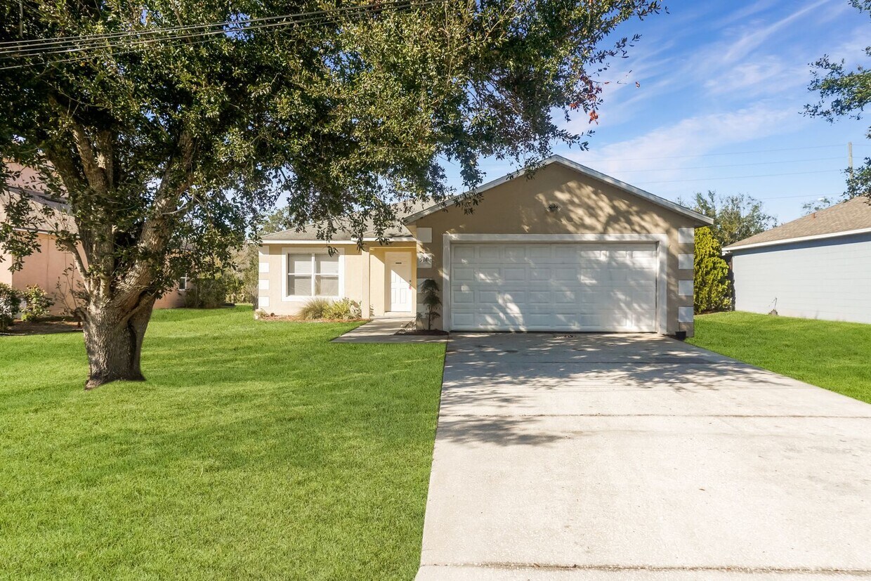 Foto principal - Discover Your Ideal Home in Poinciana, FL!