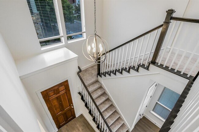 Foto del edificio - 301 Jeffrey David Ln W
