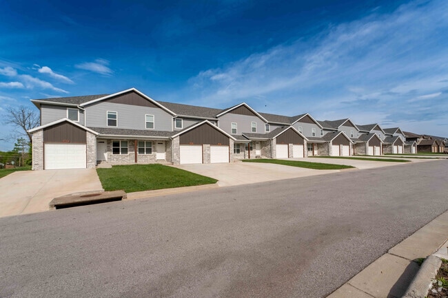 Building Photo - Oakwood Heights Townhomes