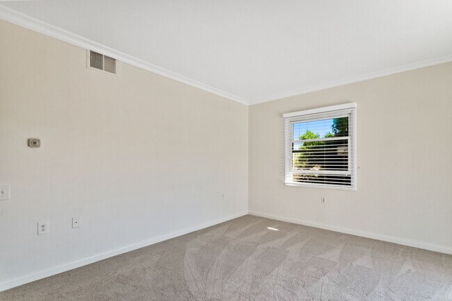 Foto del edificio - Coastal 1 Bed, 1 Bath with Ocean Views in 55+ Community in Laguna Beach!