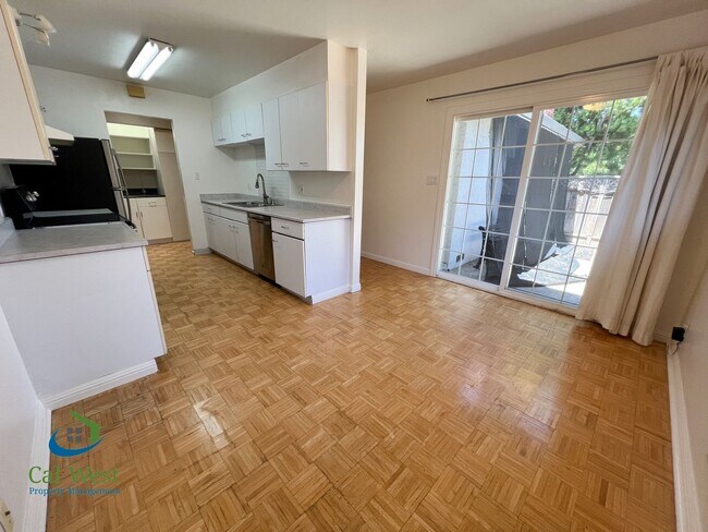 Foto del edificio - $3695 - 2 Bed/1.5 Bath Duplex in Santa Clara w/ Attached Garage