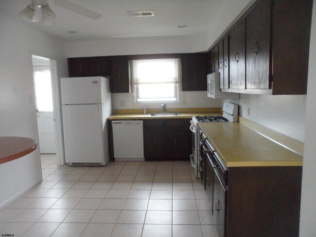 Building Photo - 447 Berkshire Dr