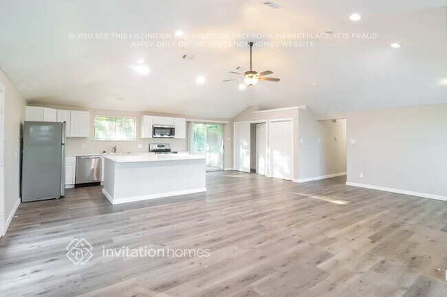 Building Photo - 380 Alpine Dr