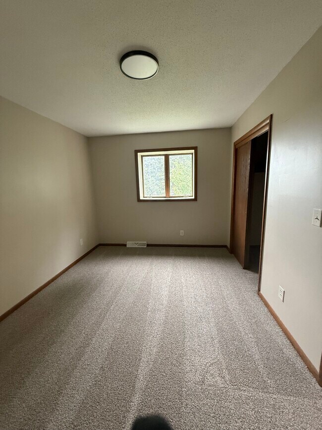 Foto del edificio - 4060 Canterbury Dr