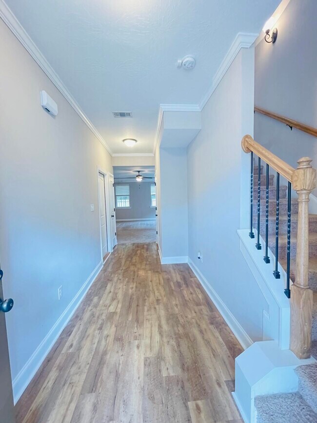 Building Photo - 472 Riley Ln