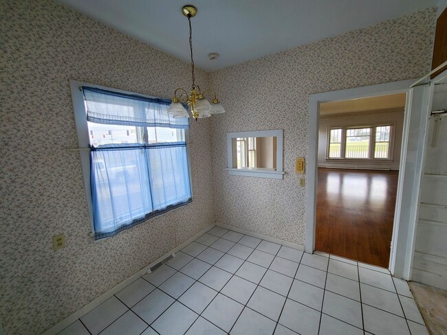 Building Photo - Nice 3-Bedroom, 1-1/2 Bathroom on Goshen's...