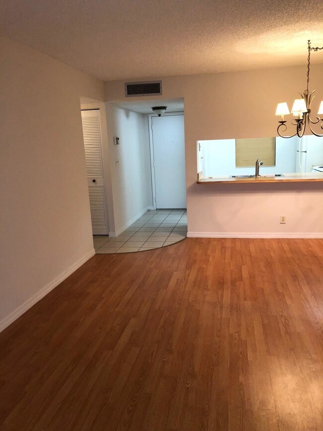 Foto del edificio - 7300 NW 1st Street 102