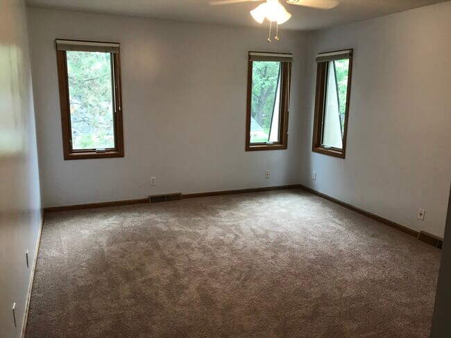Building Photo - 7209 Glouchester Dr
