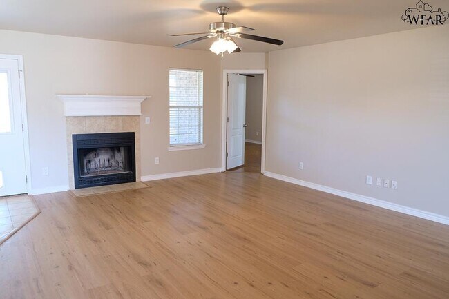 Foto del edificio - 5027 Cy Young Dr