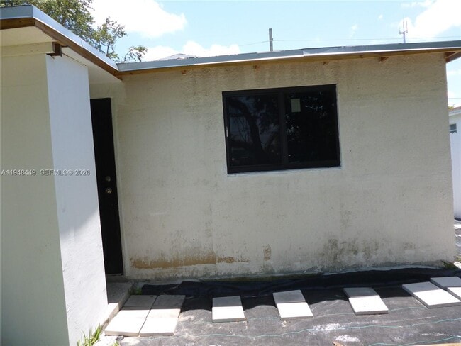 Building Photo - 4611 SW 19th St