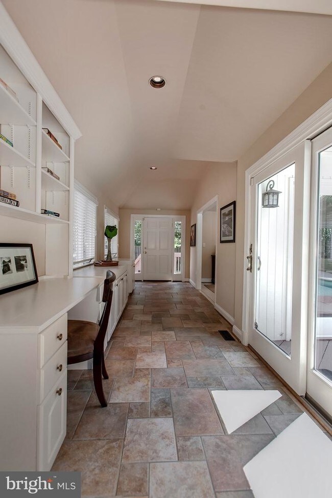 Building Photo - 8103 Ridings Ct