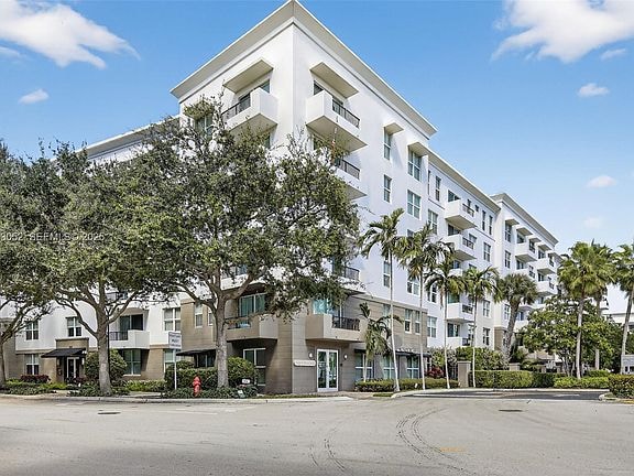 Foto del edificio - 2421 NE 65th St