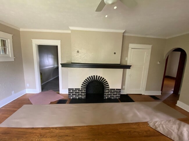 Building Photo - Charming 2 bedroom / 1 bath house