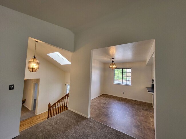 Foto del edificio - 1095 Robin Cir