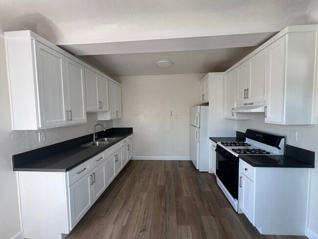 Building Photo - 1055 Termino Ave