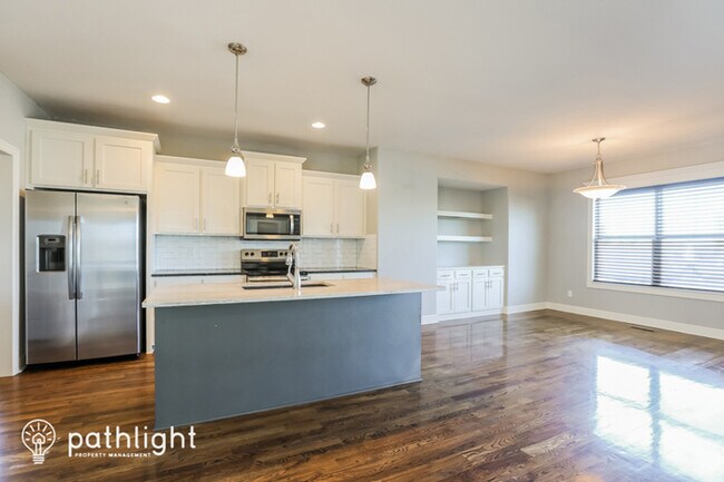 Building Photo - 913 Southeast Forest Ridge Court, Blue Spr...