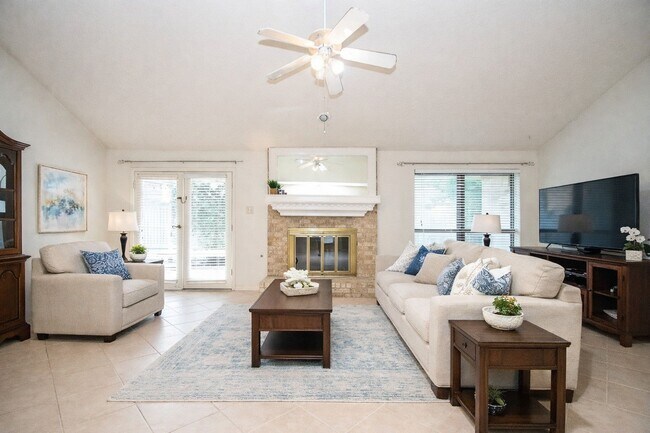 Foto del edificio - 4902 Rainwater Dr