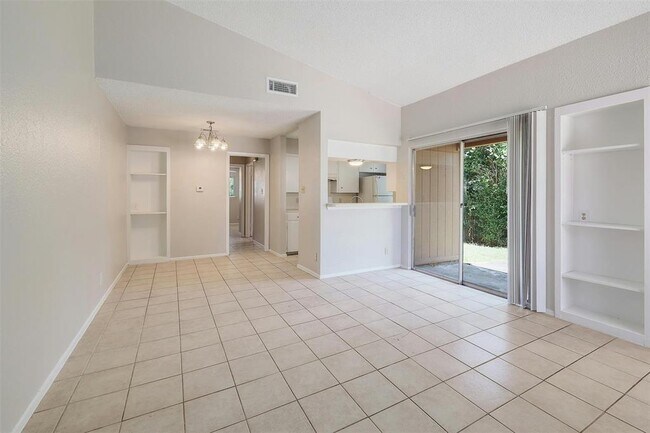 Foto del edificio - 5808 Emerald Forest Dr