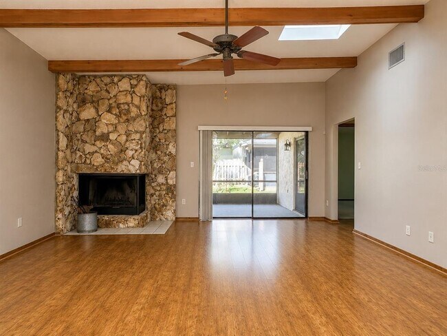 Building Photo - 1455 King Ct
