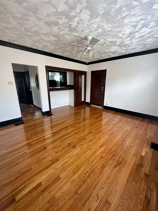Foto del edificio - 1206 N Laramie Ave