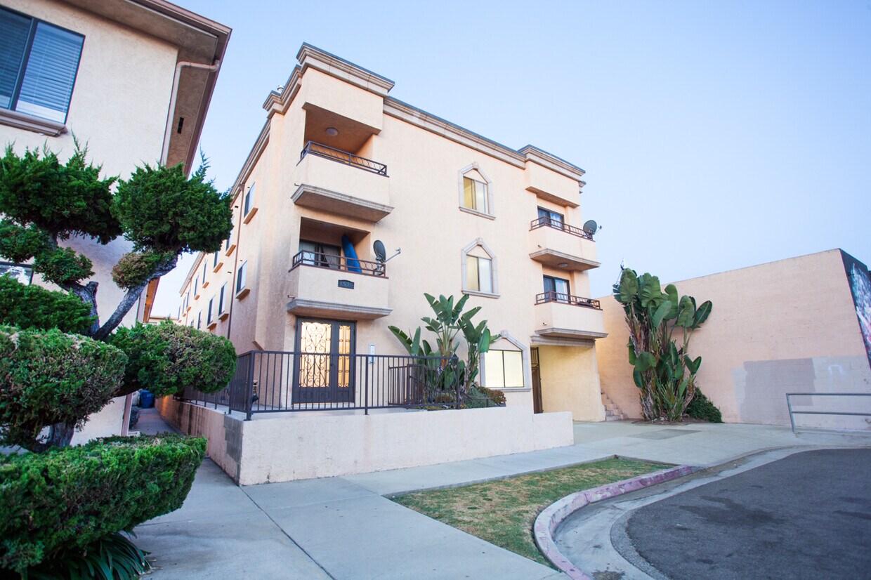 Foto principal - 1510 S Barrington Ave