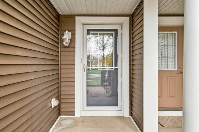 Building Photo - 7104 Merrimac Ln N