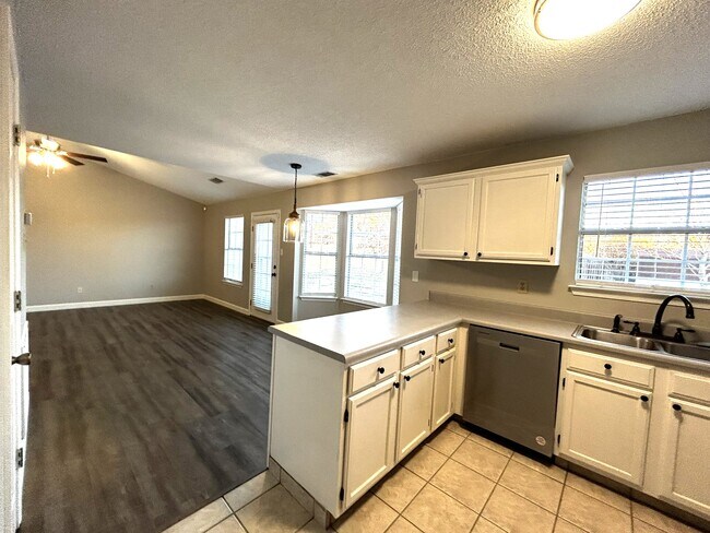 Foto del edificio - 3604-3604 Meadowlake Dr