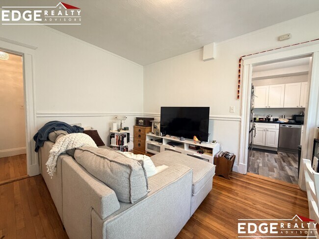 Photo - 264 Kelton St Apartment