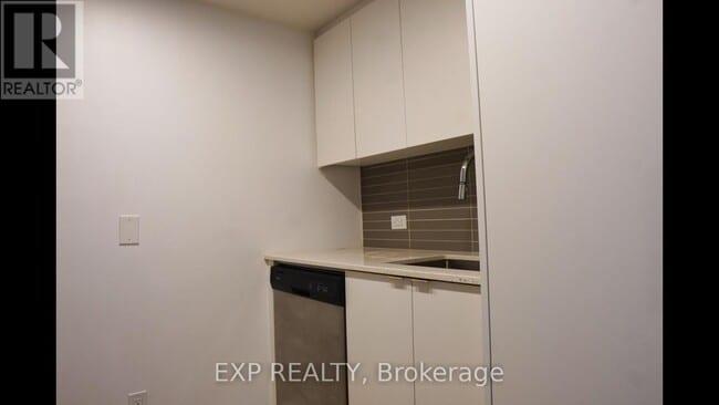 Building Photo - 30 Tretti Wy