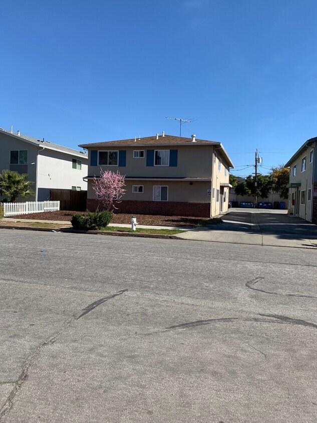 Primary Photo - 1638 Queen Charlotte Dr