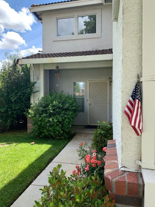 Foto del edificio - Great 4 bedroom East Davis home with large backyard