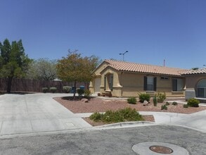 Building Photo - 10680 Foggy Glen Ave