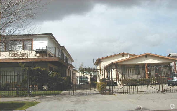 Foto del edificio - 1355 84th Ave