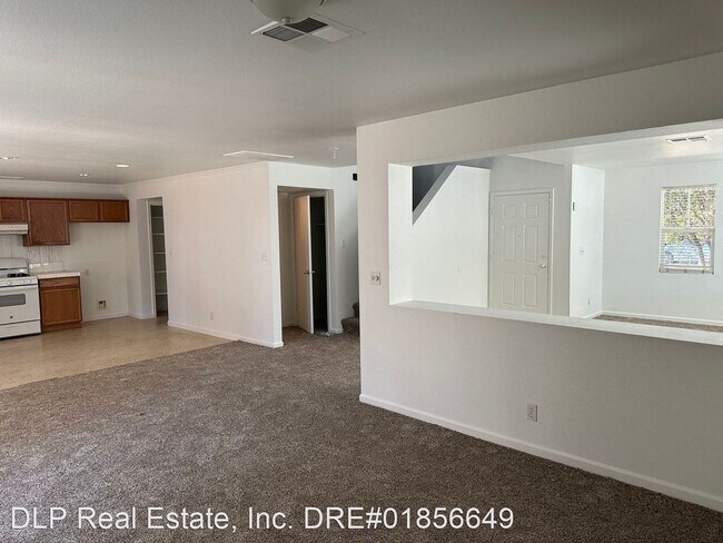 Building Photo - 4 br, 2.5 bath House - 2320 S. Fallbrook D...