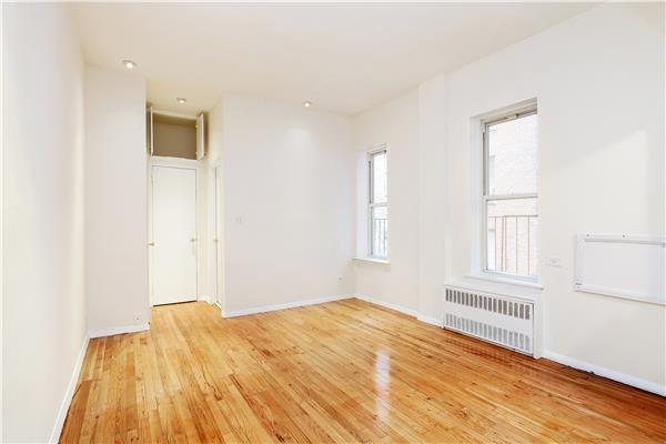 Foto principal - 144 E 23rd St