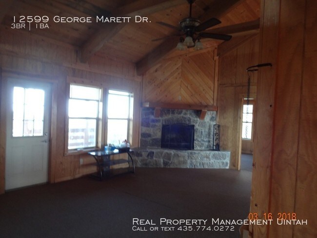 Building Photo - 3 bedroom 1 bath home Mini ranches