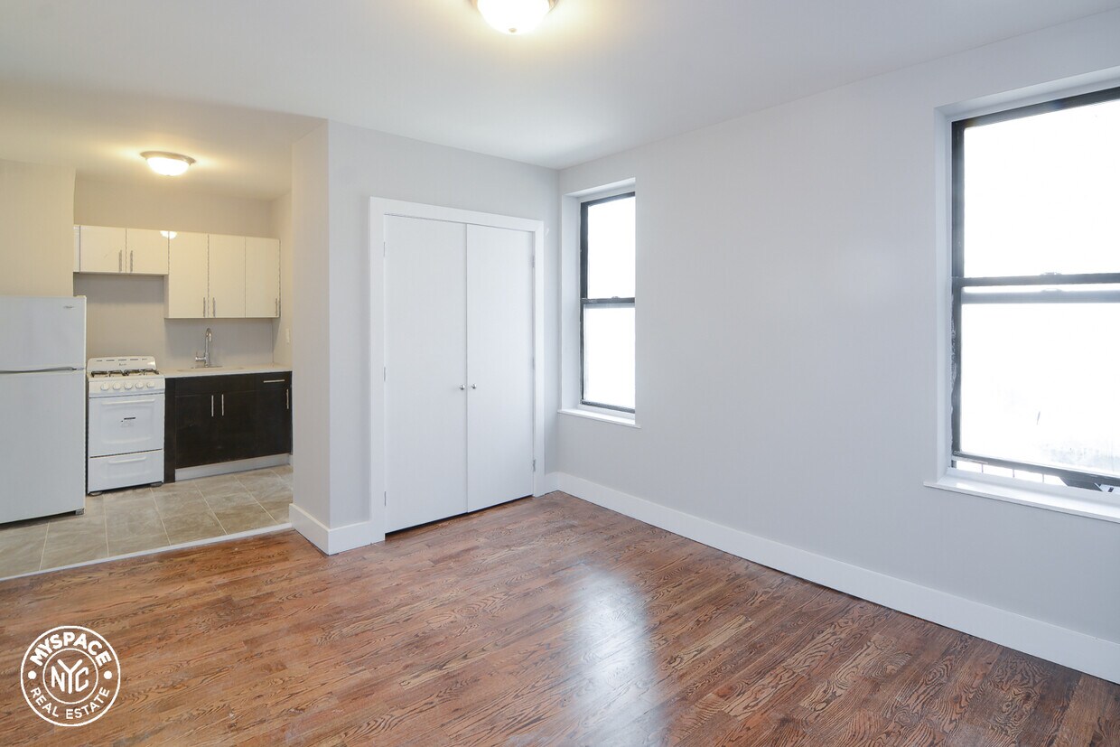 Primary Photo - 330 E 22nd St