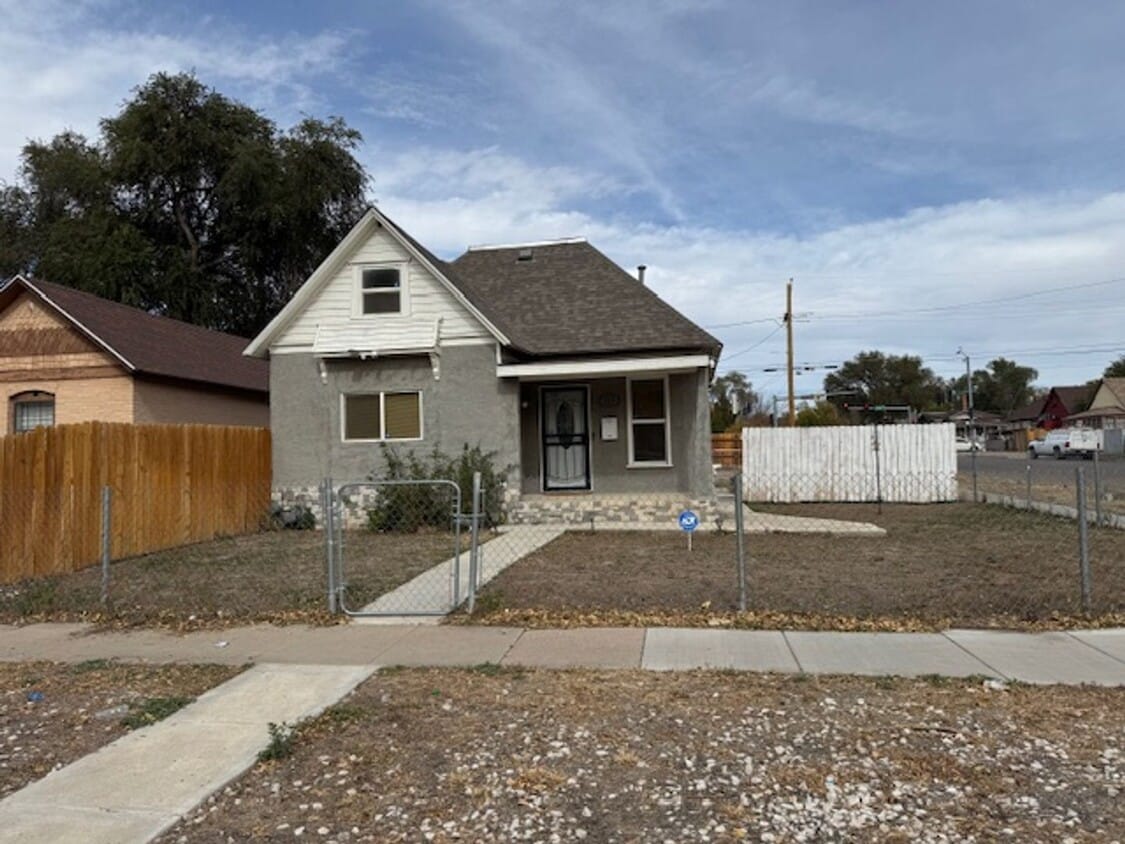 Primary Photo - ALL PROSPECTIVE TENANTS MUST SUBMIT A $58 ...
