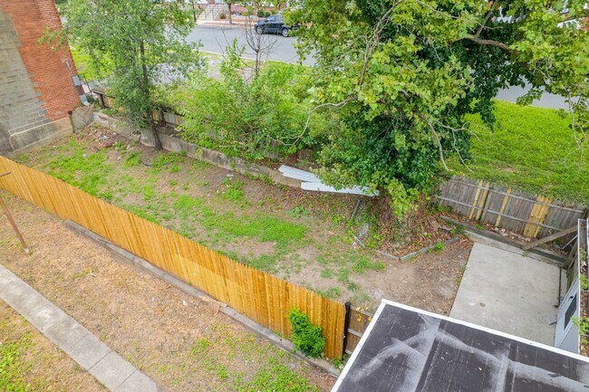 Foto del edificio - Freshly Renovated 4-Bedroom Home with Cent...