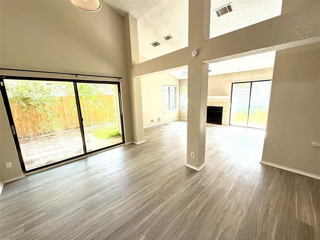 Building Photo - 6010 Hollyleaf Dr